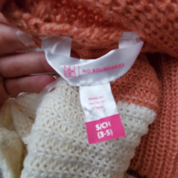 Twist Front Color Block Reversable Knit Sweater - Picture 5 of 12